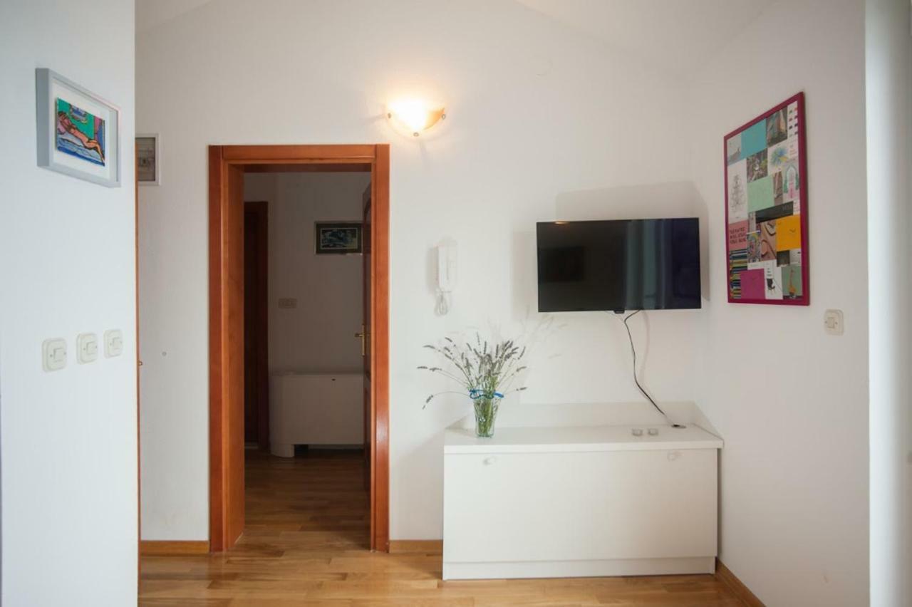 House Koloc Apartment Bol Exterior foto