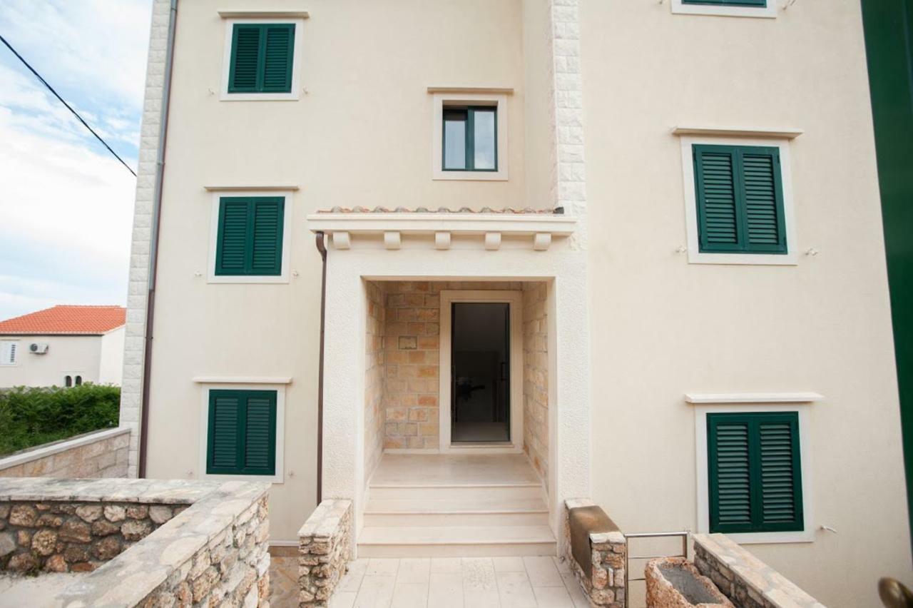House Koloc Apartment Bol Exterior foto