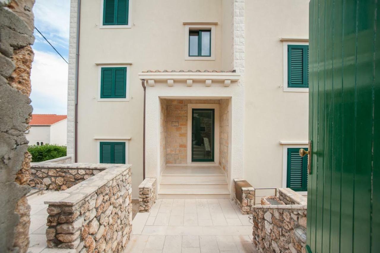 House Koloc Apartment Bol Exterior foto