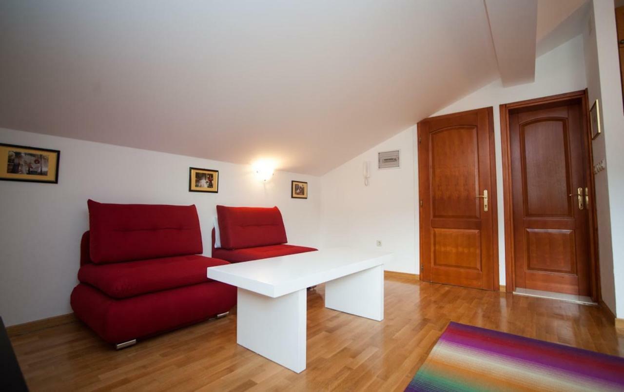House Koloc Apartment Bol Exterior foto